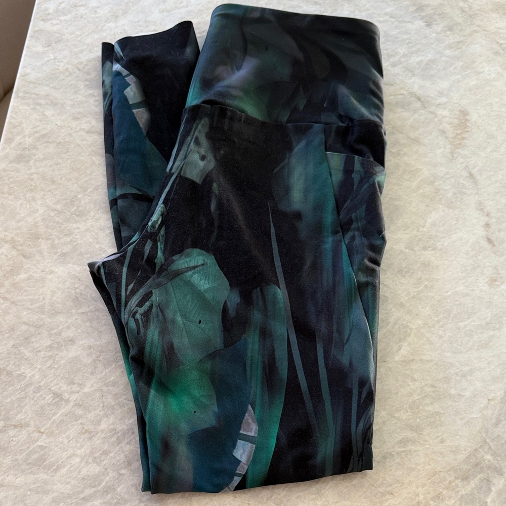 MPG Black and Green Palm Print Leggings